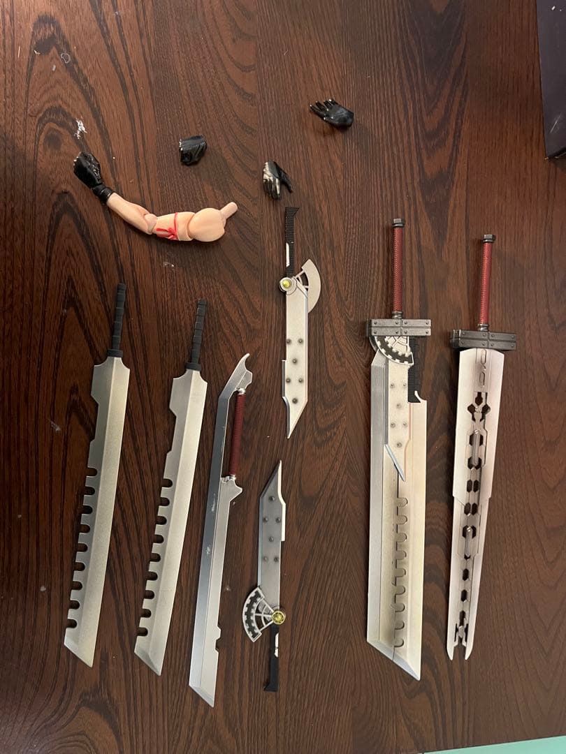 プレイアーツ改　クラウド　アドベントチルドレン　ff7 ゲームキャラクター