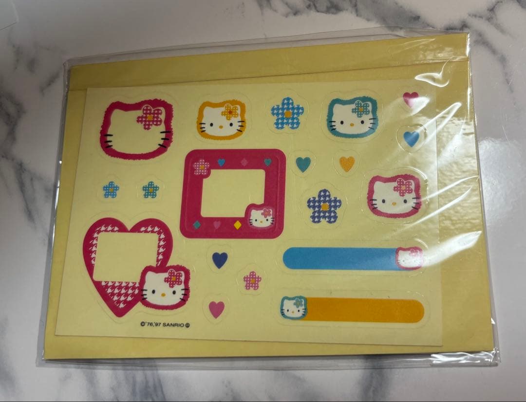 サンリオバンダイ ハローキティ プリパチカラー フィルムカメラ