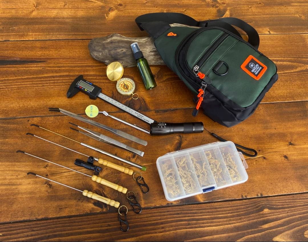 クワガタ採集セット　オリジナルロゴ入り掻き出し棒　デジタルノギス　採集ケース