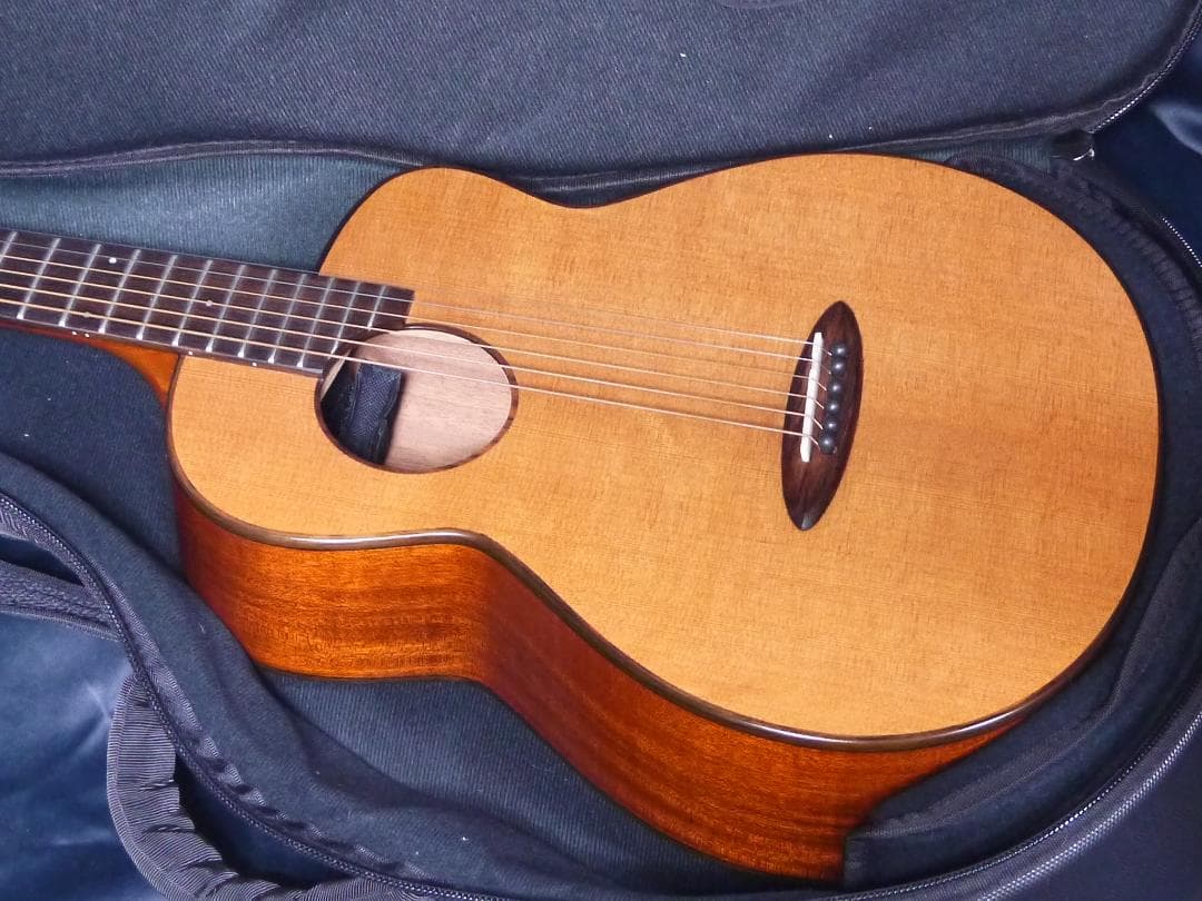 値下げです★極美品★anuenue 上位機種 ★MV114　PU・ケース付き