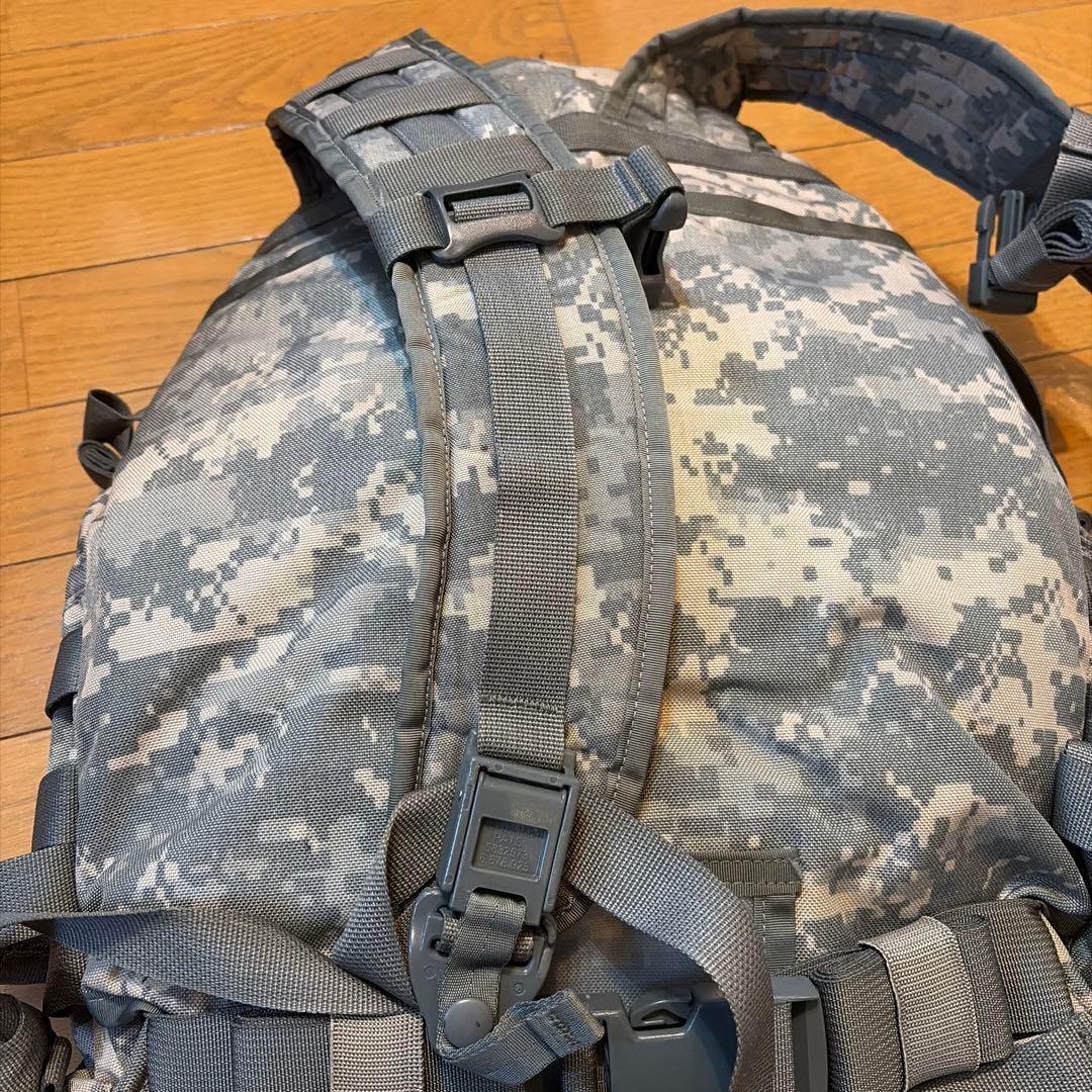 軍支給品　未使用品　使用感ゼロ　本物アサルトパック MOLLEⅡ