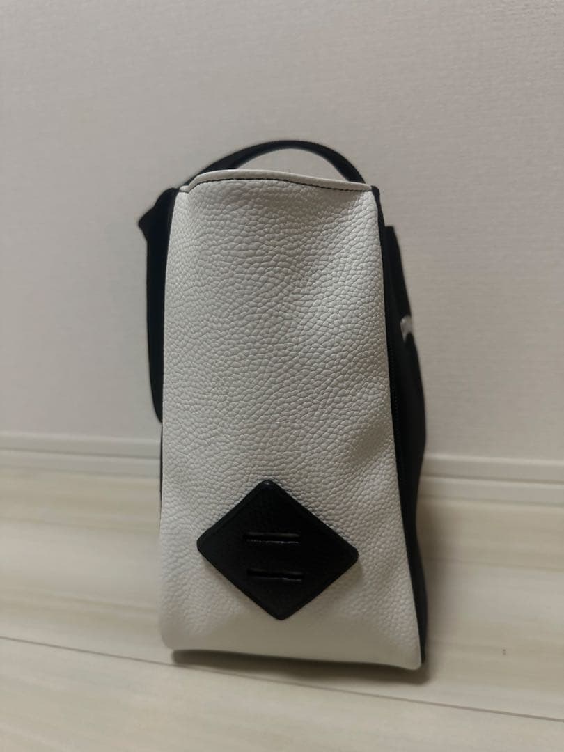 JONES カートバッグ 黒・白