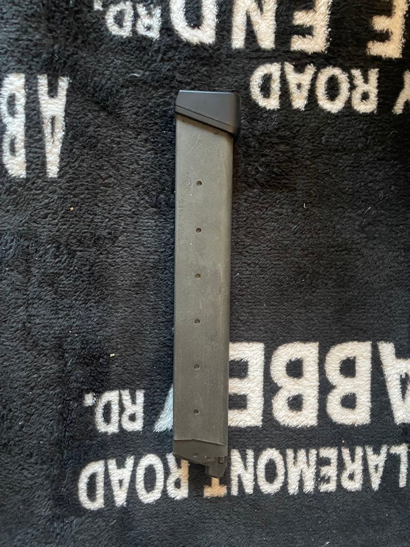 グロック17 ガスガン　拡張マガジン、バック付