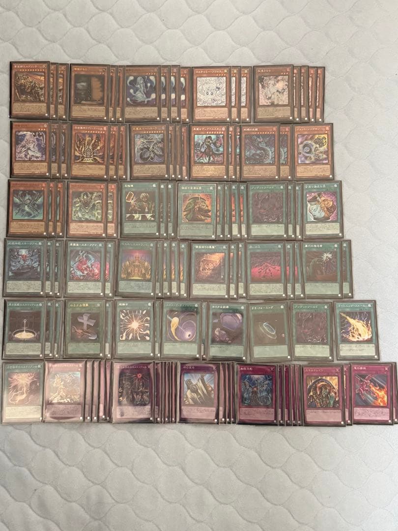 高レアリティ！遊戯王　引退デッキ・カード・スリーブセット！