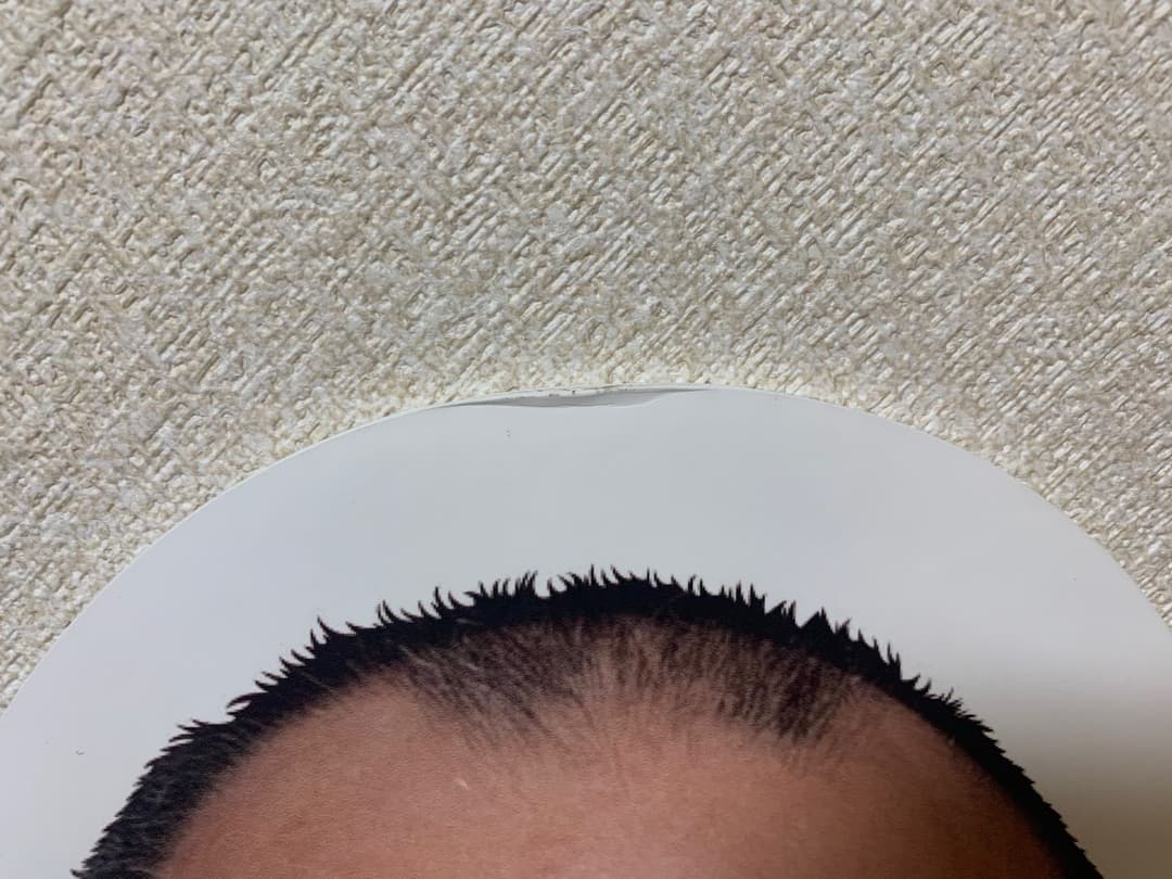 イニエスタ　直筆サイン入り　半身パネル