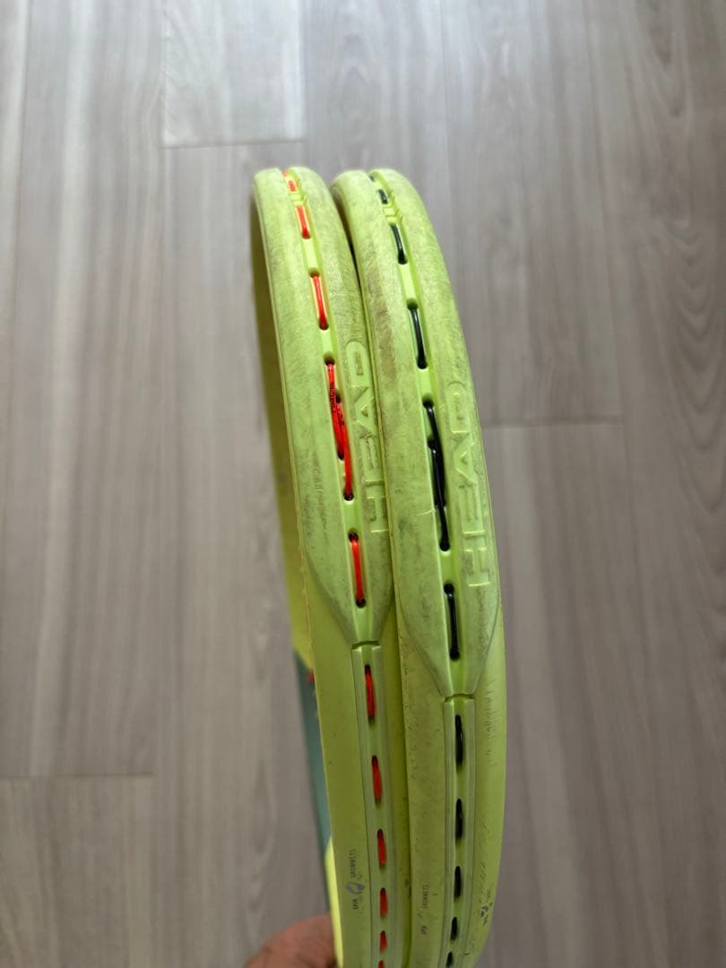 テニスラケット 緑/黄色 中型グリップ