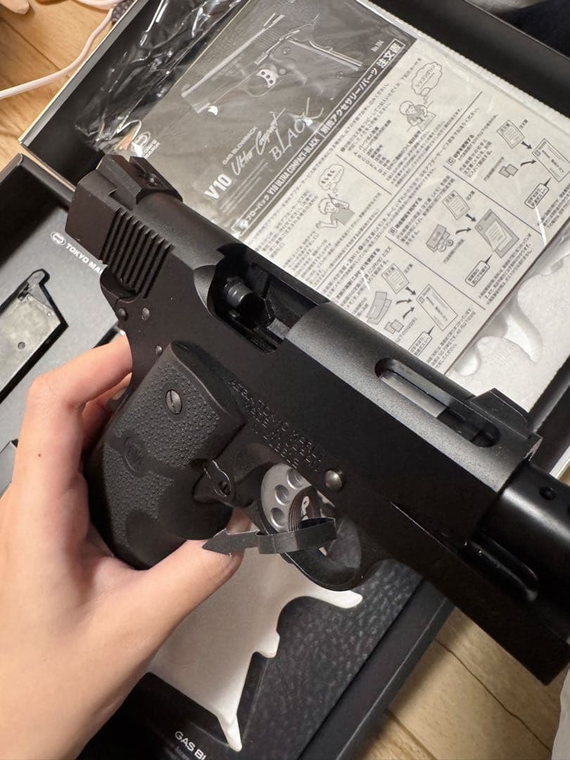 【展示美品】東京マルイ V10 Ultra Compact 新品付属品完備