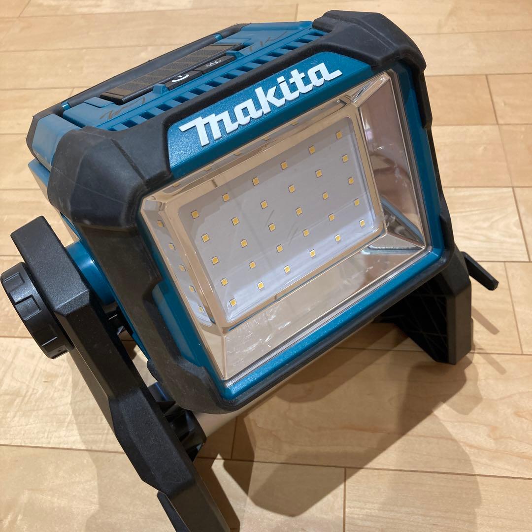 マキタML811本体のみLEDライト防じん防水 IP65 LEDライト 夜間作業