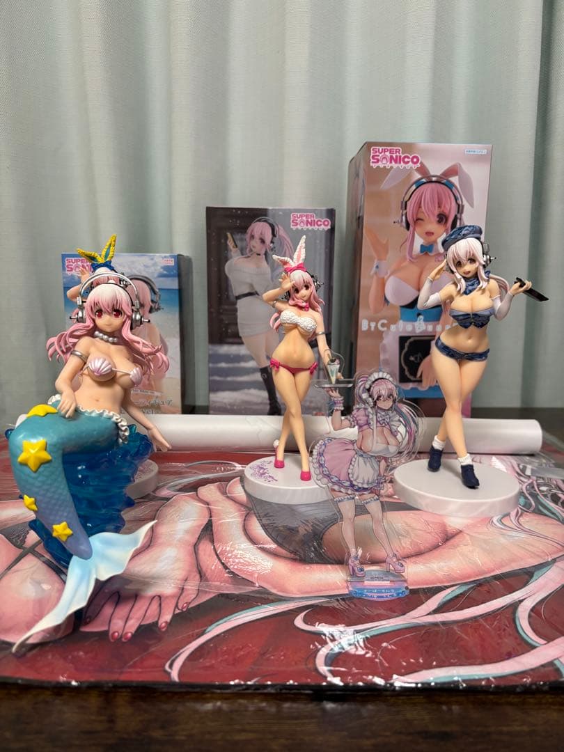 こ*は様 すーぱーそに子 フィギュア タペストリー デスクマット アクリルスタン