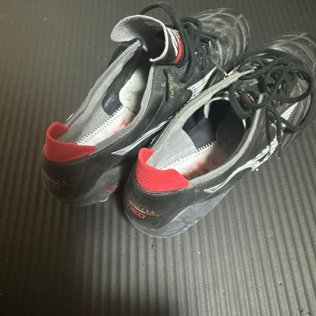mizuno モレリアneo2サッカースパイクブラック/レッド(インソールなし)