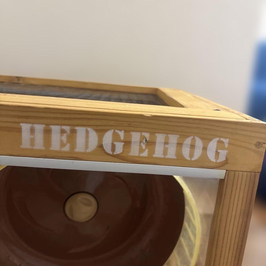 ハリネズミ用木製ケージ（回し車付き）
