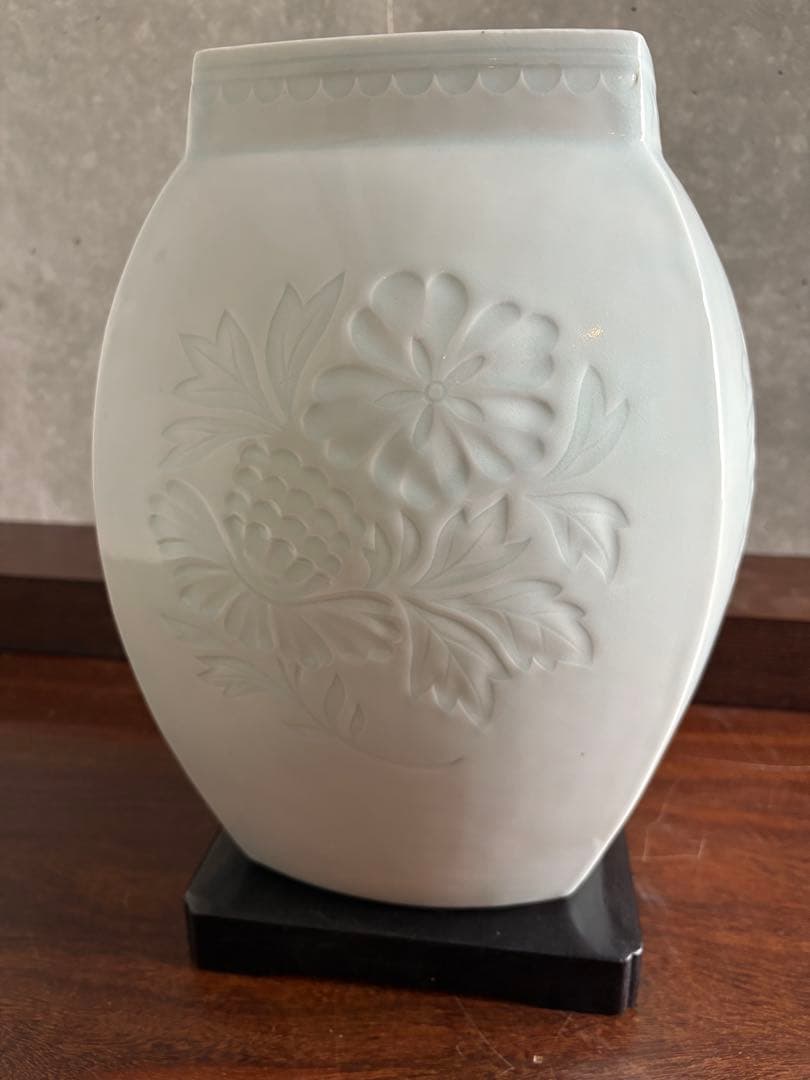 河村蜻山 大きな花瓶5.8kg 高さ29.5cm 四方形白磁富貴花彫文牡丹柳宗悦
