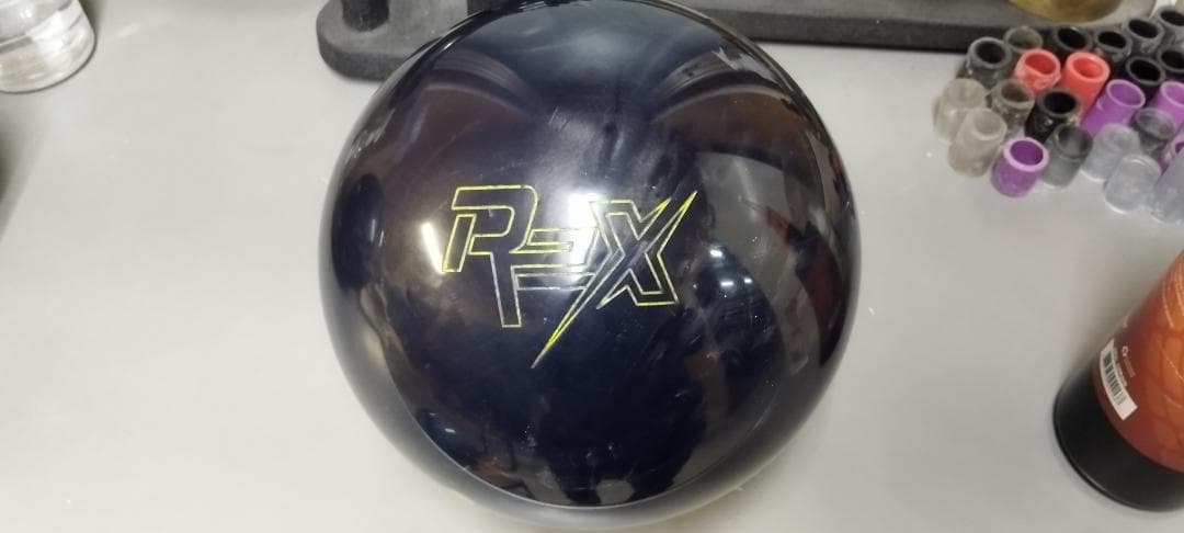 LIGHTNING BLACKOUT 15ポンド3オンスボウリングボール