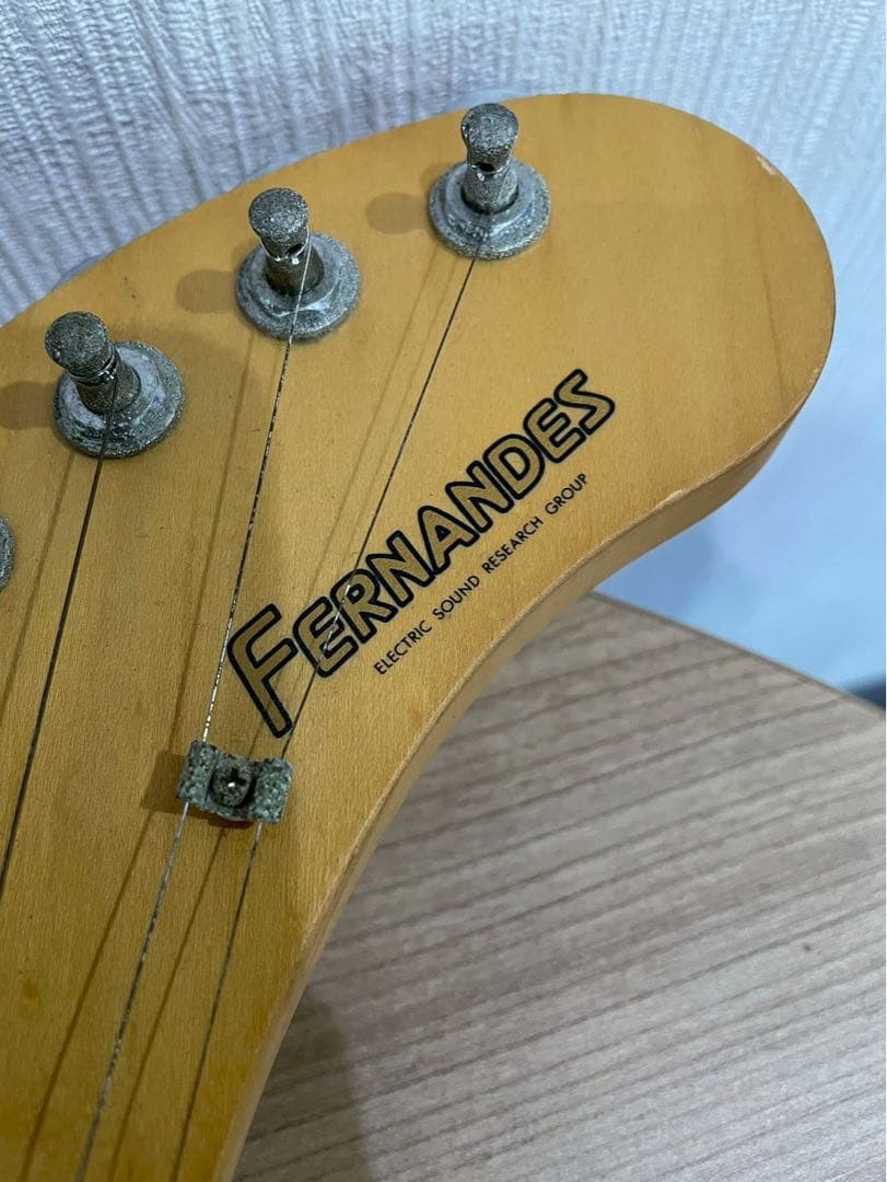 フェルナンデス ZO-3サンバーストカラー　エレキギター　アンプ内蔵