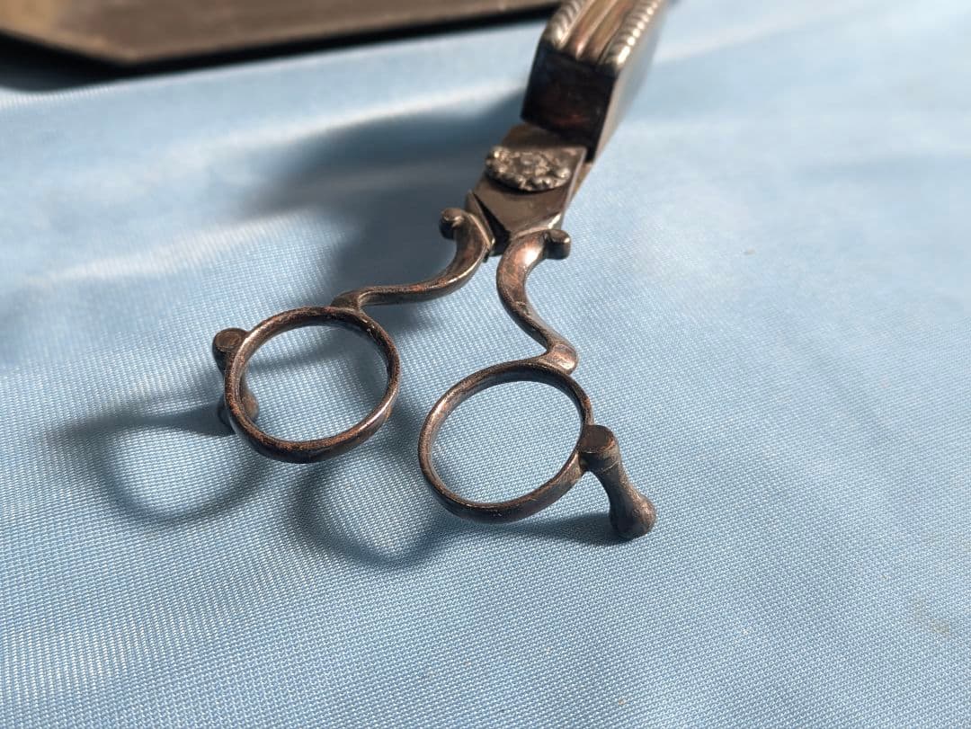 英国 アンティーク ハサミ型 ロウソク消し キャンドルスナッファー　トレー付き