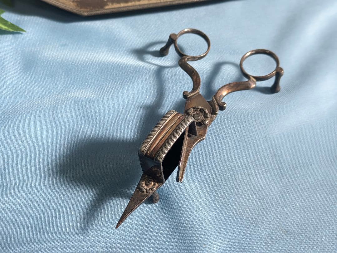 英国 アンティーク ハサミ型 ロウソク消し キャンドルスナッファー　トレー付き