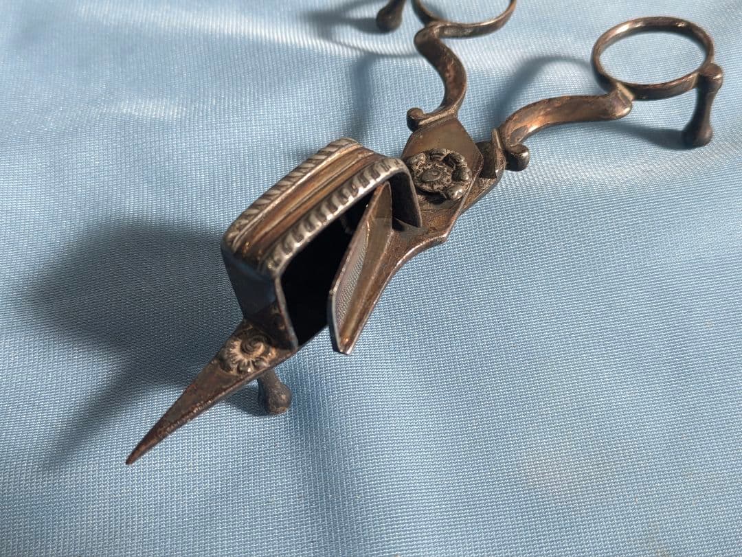 英国 アンティーク ハサミ型 ロウソク消し キャンドルスナッファー　トレー付き