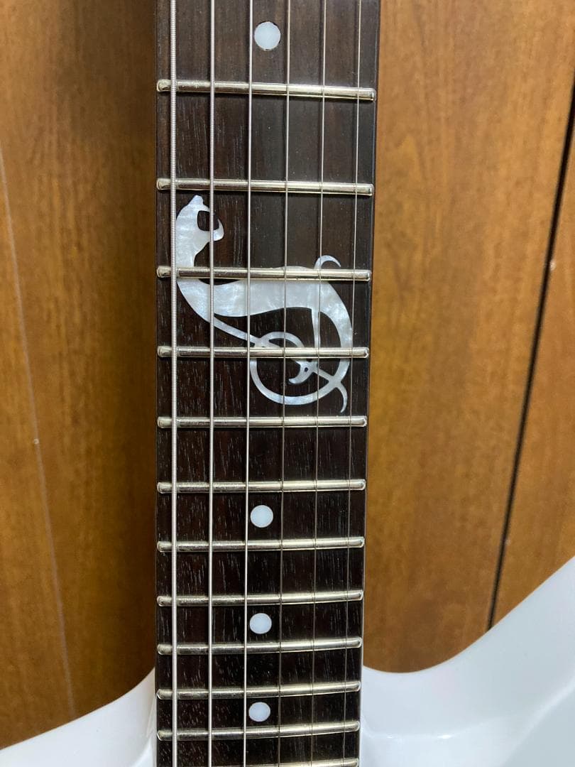 ギター LTD SNAKEBYTE  White