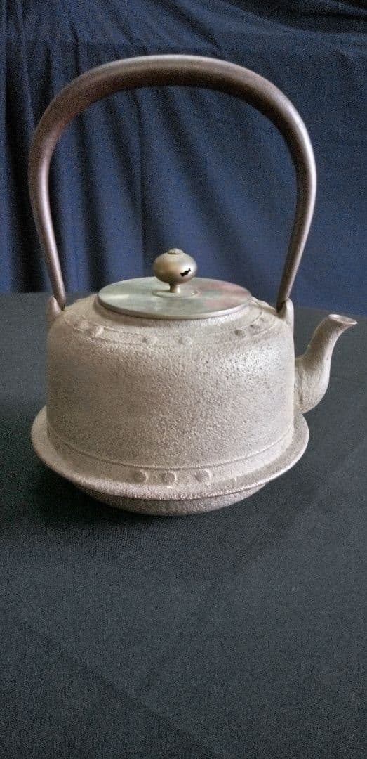 山形、長文堂鉄製 丸形鉄瓶 蓋付き、未使用、新品