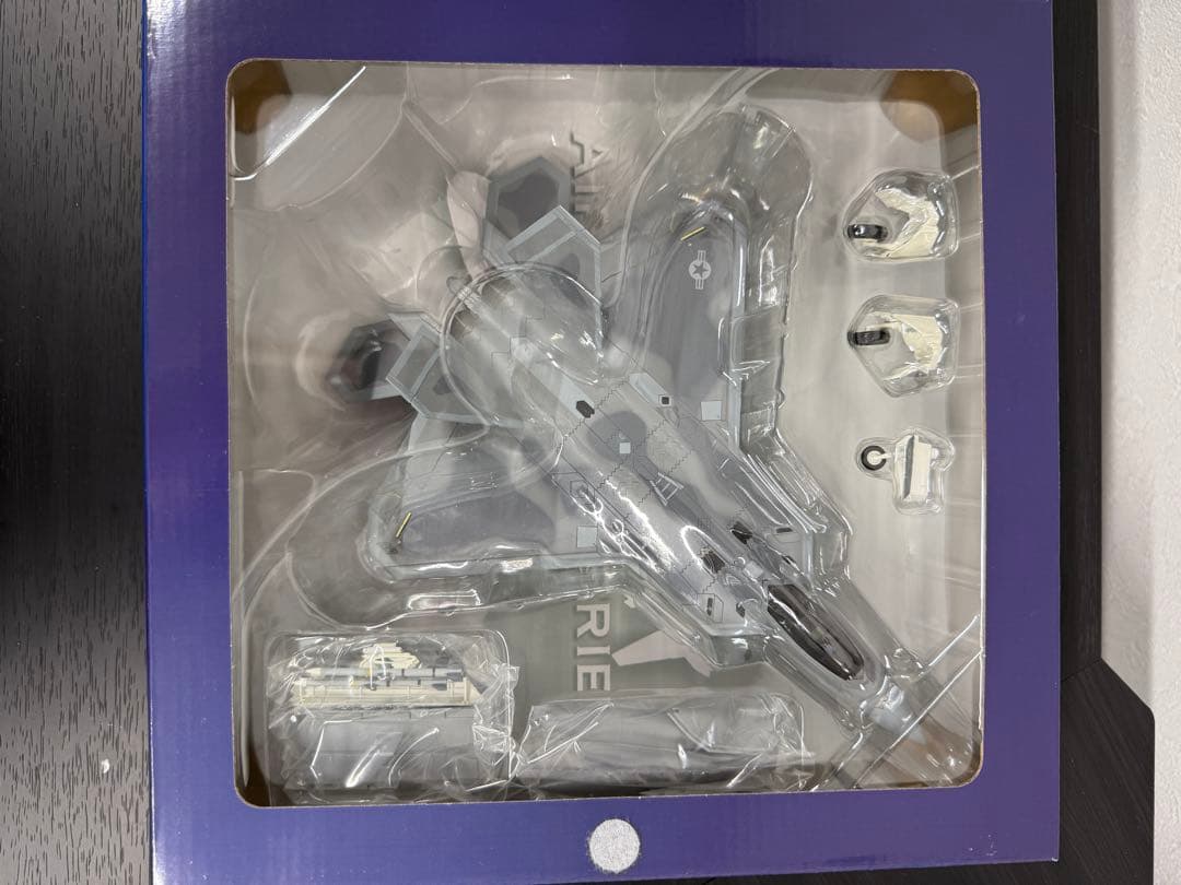 ★美品・外箱付★F-22 ラプター 1/72 航空機模型 HA2801♪