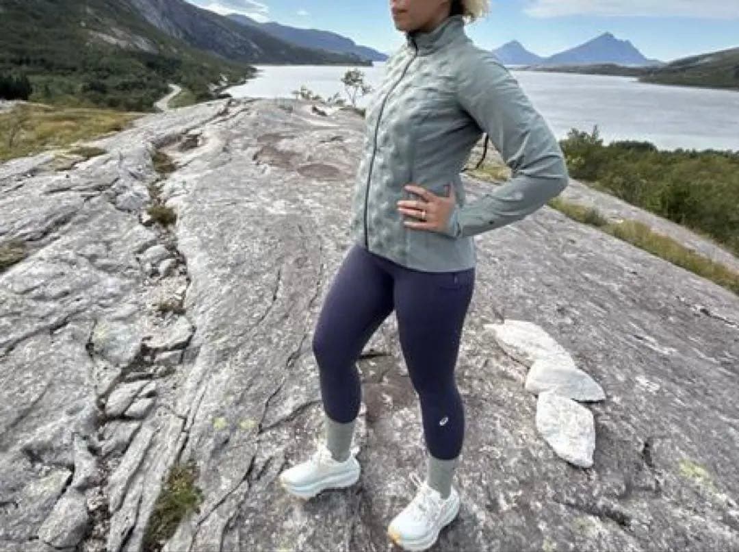 テック asics ROAD WINTER JACKET 登山