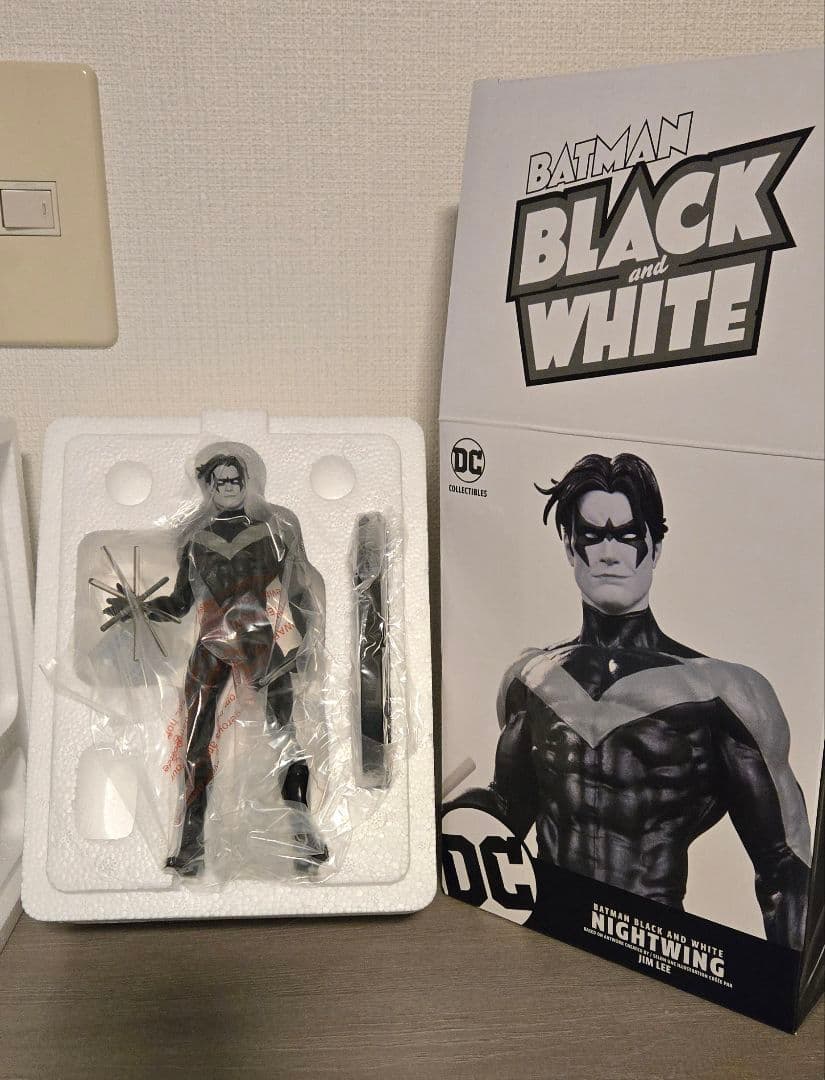 NIGHTWING BLACK&WHITE フィギュア バットマン BATMAN