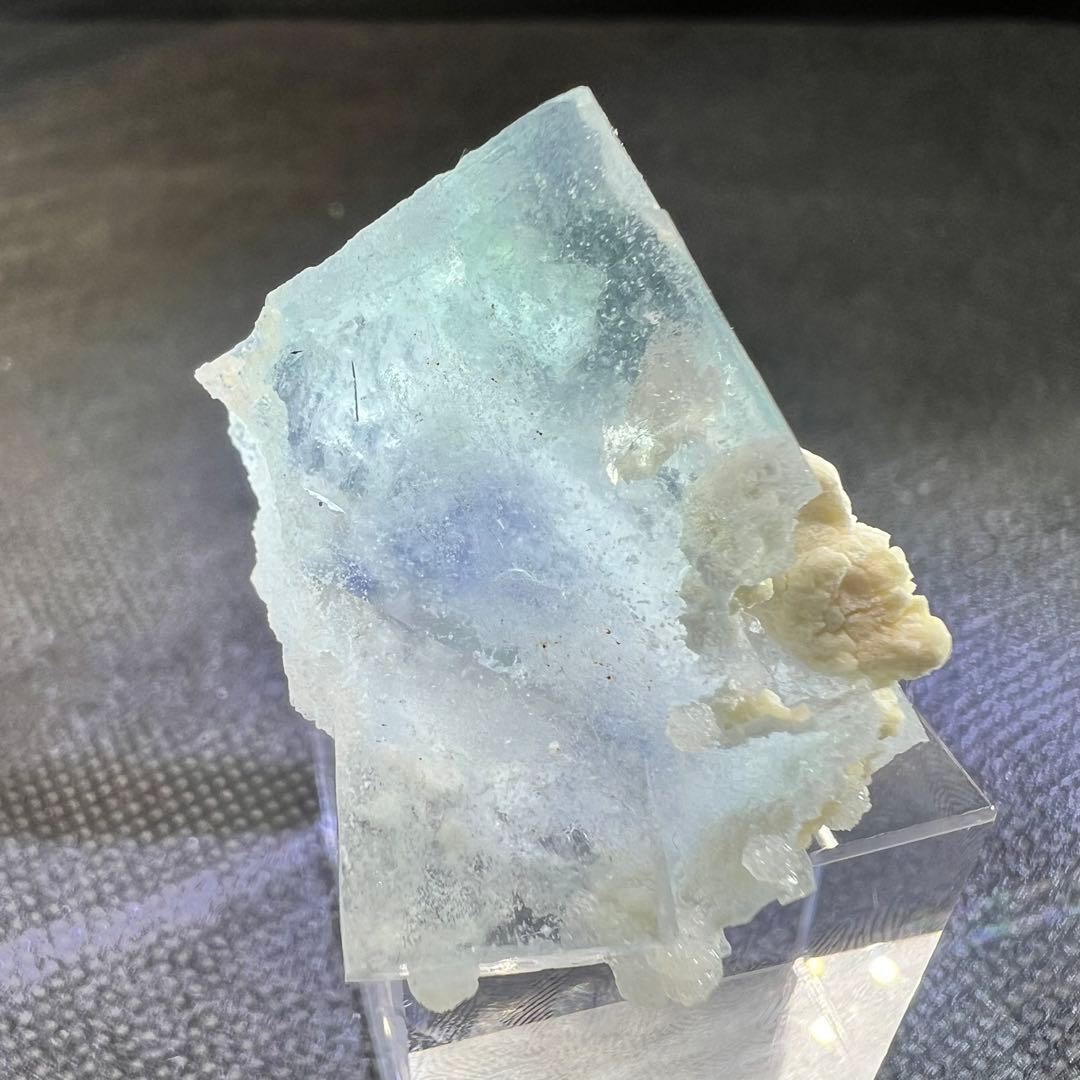 ヤオガンシャン産　「水浅葱色（みずあさぎいろ）」フローライト