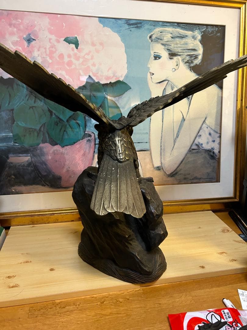 工芸品　鷹の　鉄製　置物