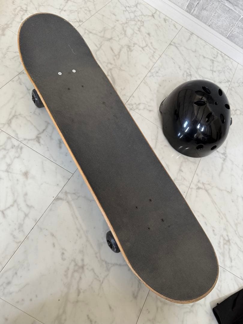 最終値下げ‼️スケートボード4点セット（ヘルメット、プロテクター、バックパック付）