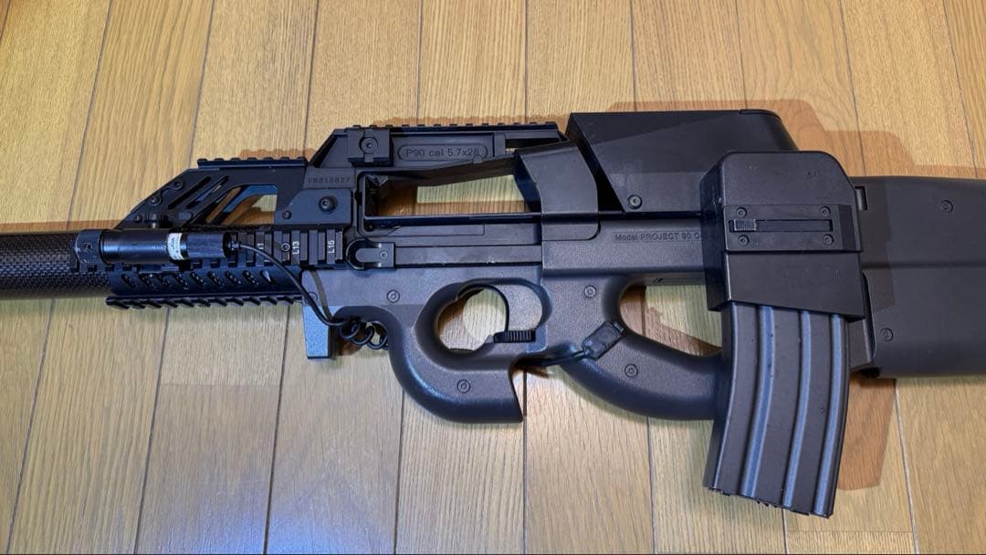電動ガン P−90付き