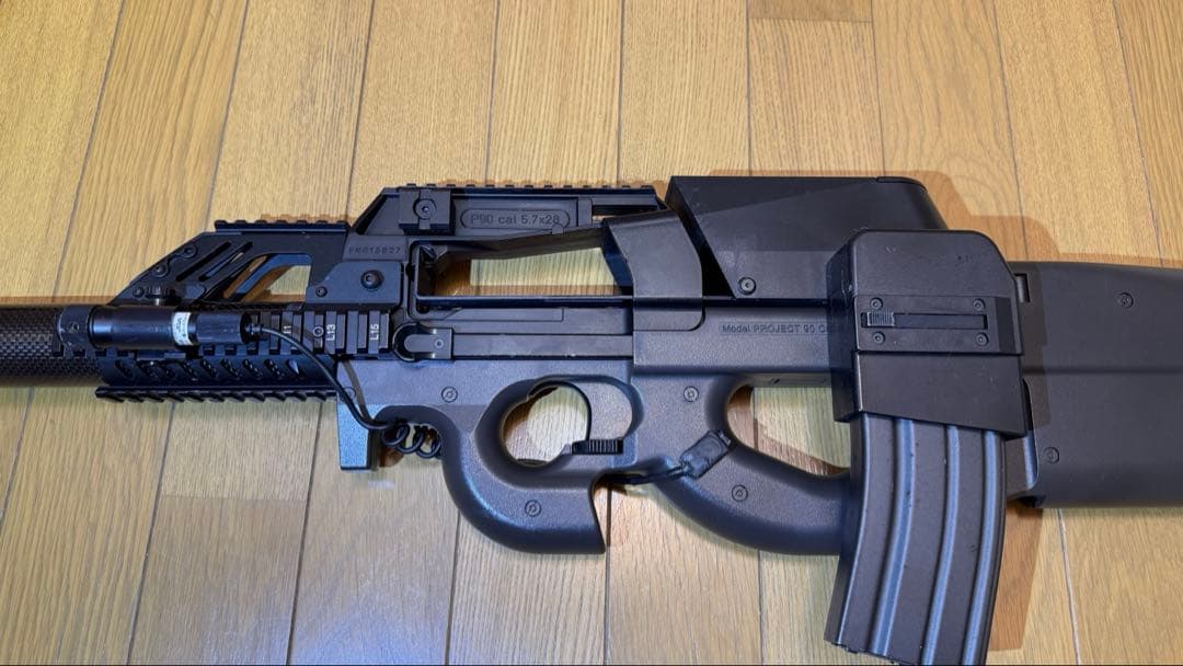 電動ガン P−90付き