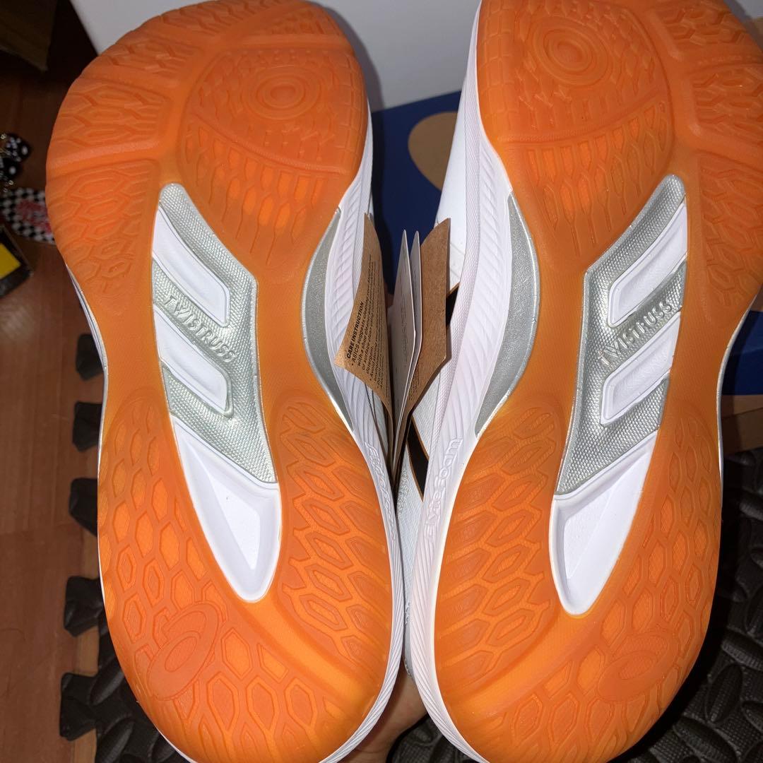 ゆ*な様 ASICS バレーボールシューズ ホワイト/ブラック/ゴールドJAPA