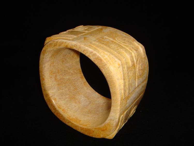 六禮儀の具：玉琮