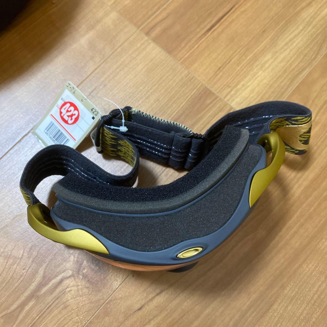 オークリー　クローバー　ゴーグル　ゴールド　ブラック　スノーボード　新品　ケース