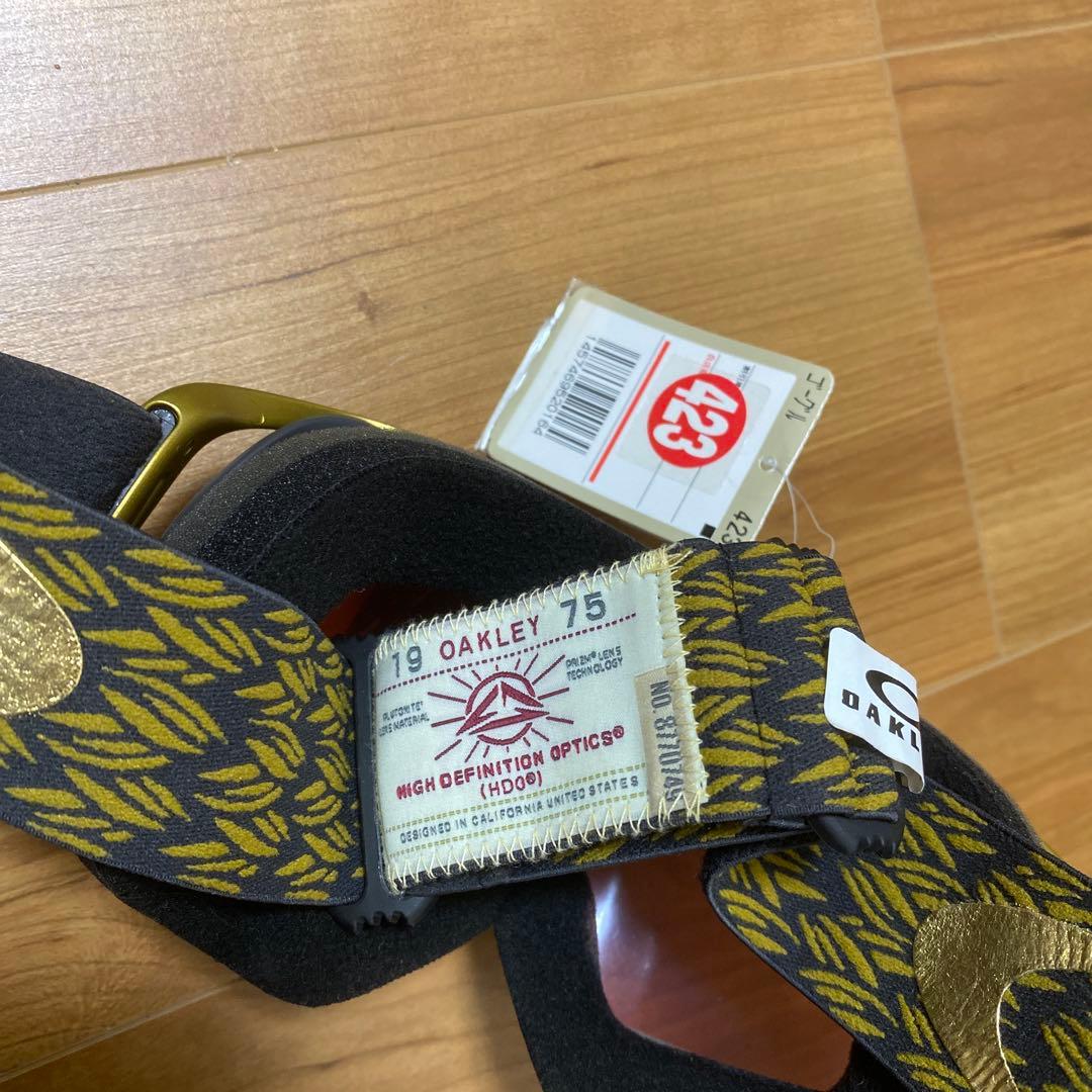 オークリー　クローバー　ゴーグル　ゴールド　ブラック　スノーボード　新品　ケース