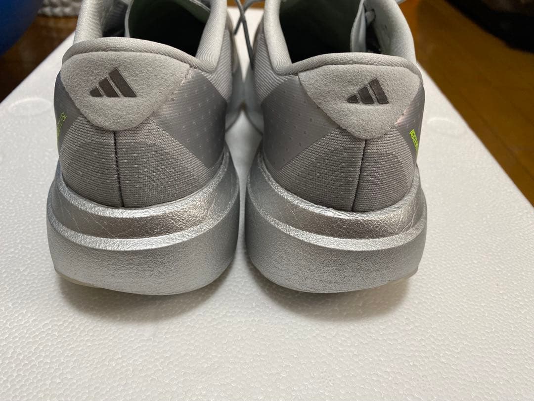 ［超美品］adidas EVO SL 24.5 シルバー　一回試走のみ