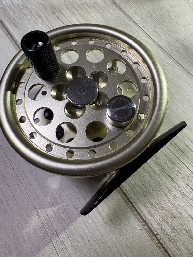 美品 STEEL FIN SPECTRA フライリール #4/5
