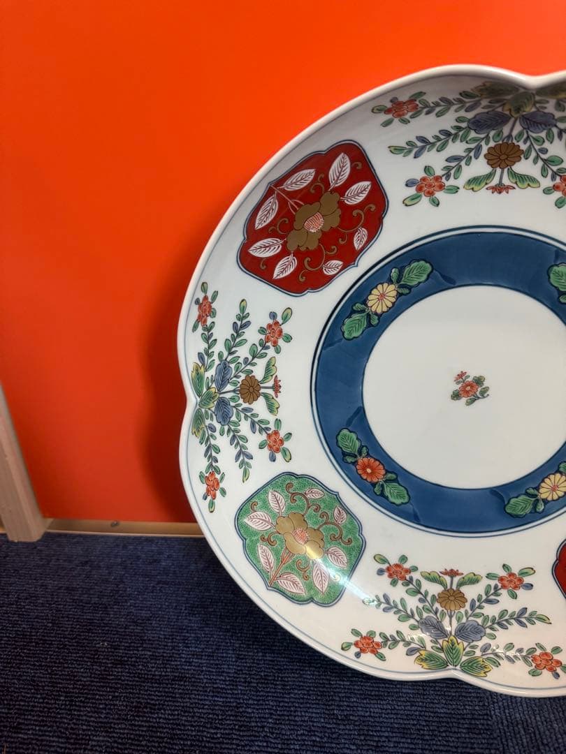 1594 有田焼　其泉窯　染錦四方木甲章花文　大皿　31cm