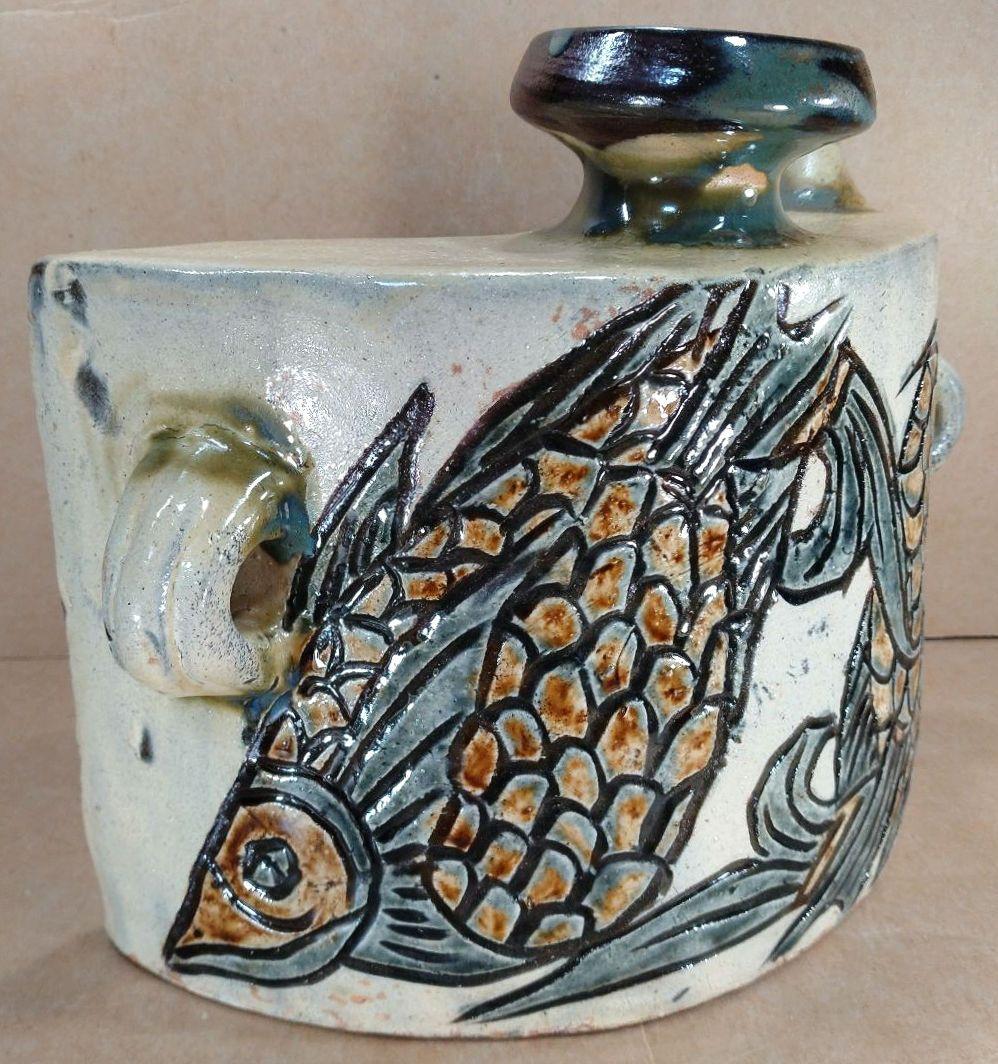 傑作【本物保証】金城次郎 魚紋抱瓶 共箱 栞 ｗ27㎝超 壷屋焼 人間国宝 美品