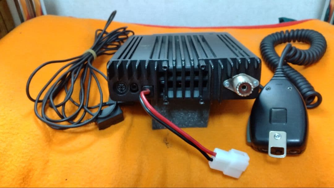 ICOMディユアルバンドIC-207