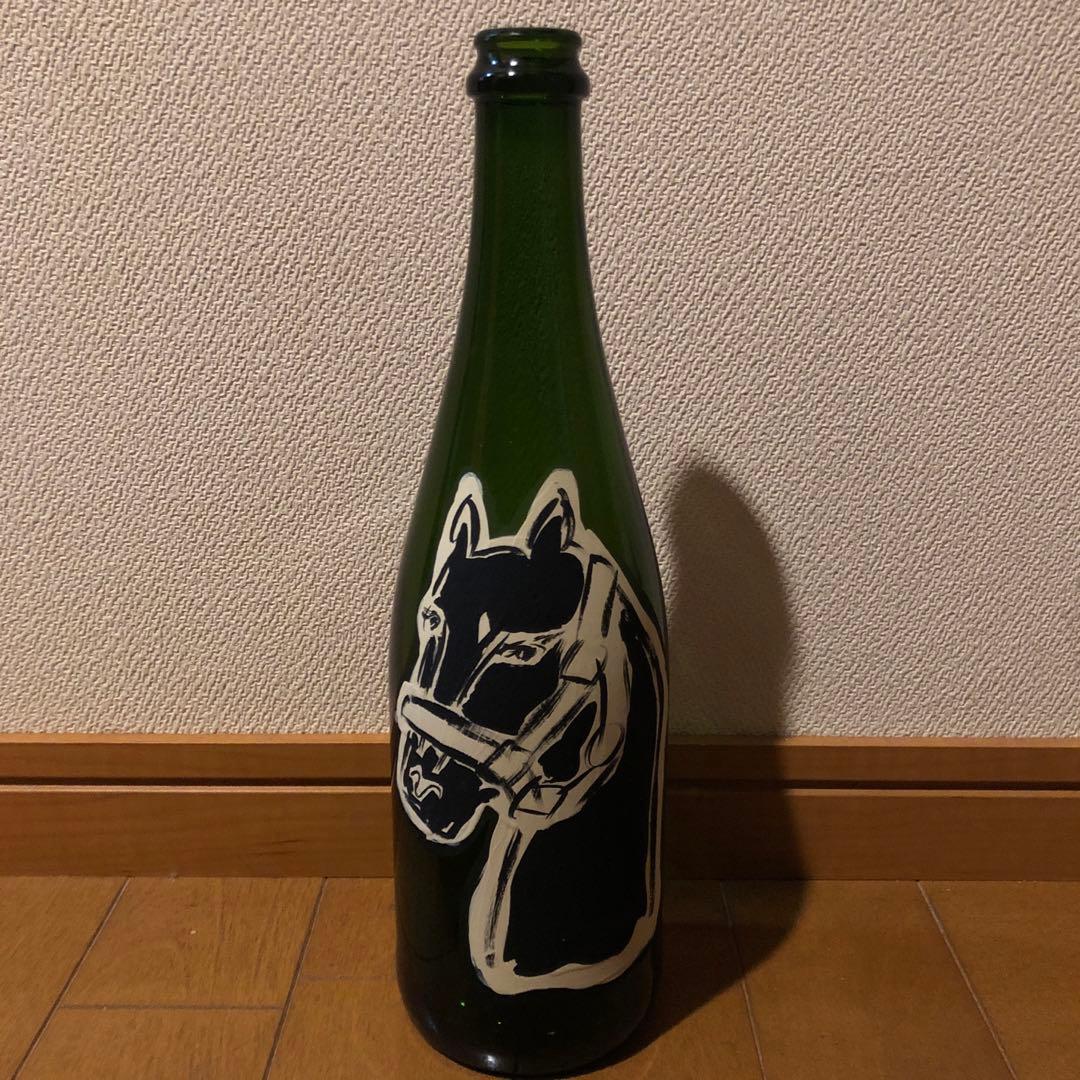 Lee Izumida painting wine bottle リー イズミダ