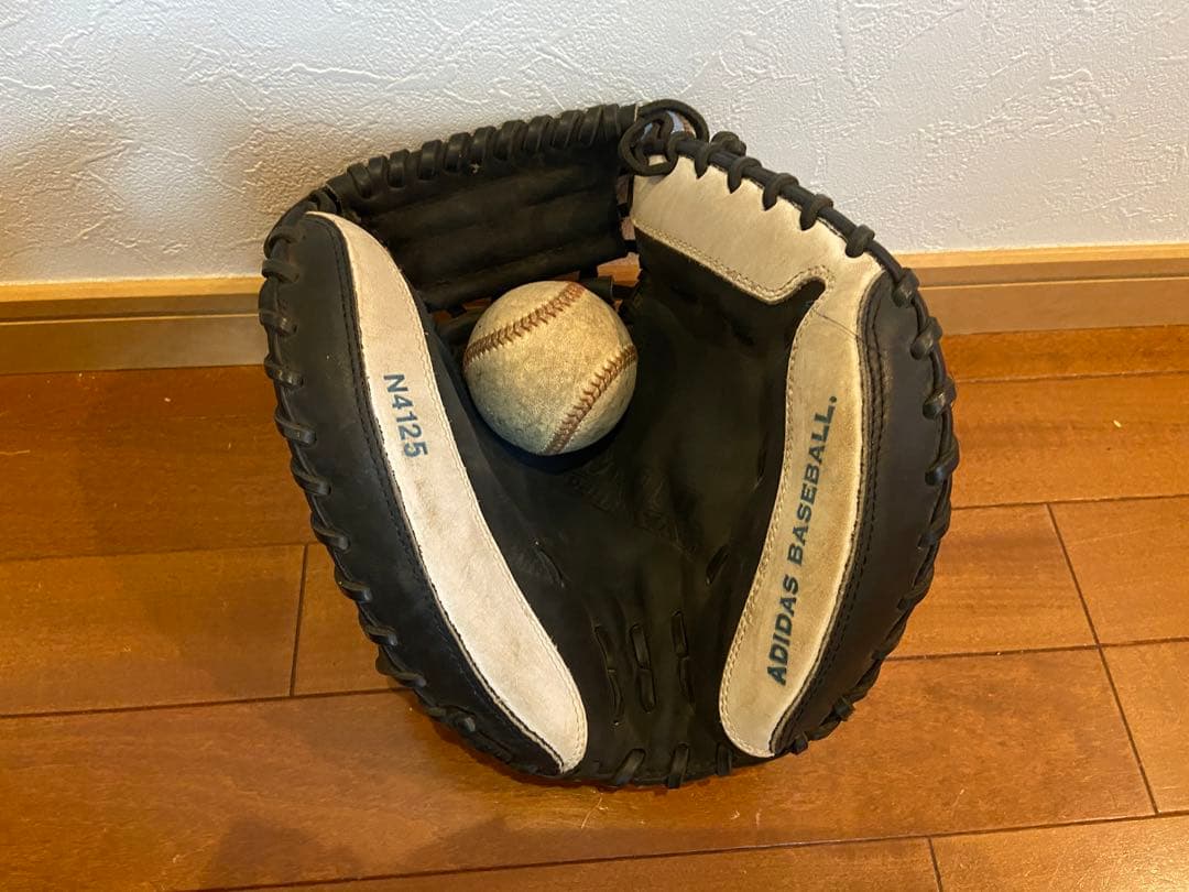 アディダス 白黒 キャッチャーミット