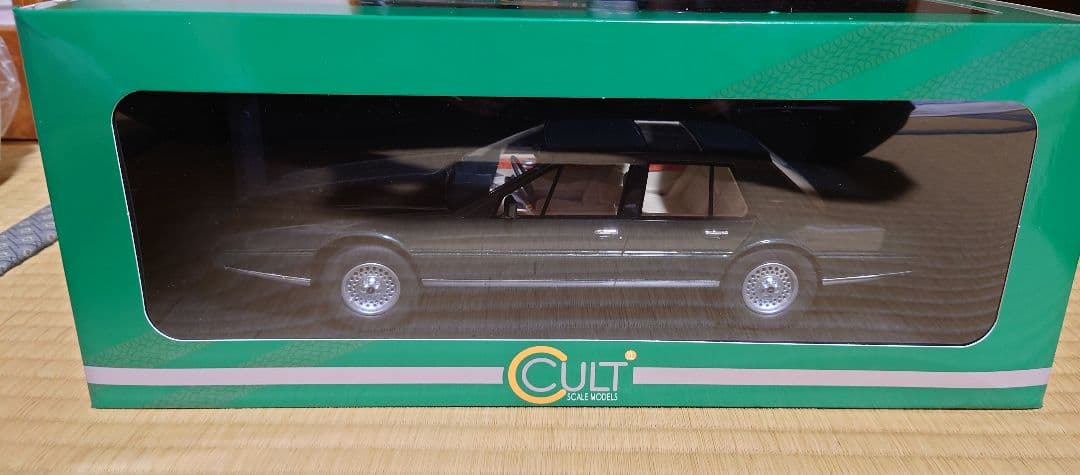①CULT 1/18 アストンマーティン・ラゴンダ 1985 グリーンメタリック