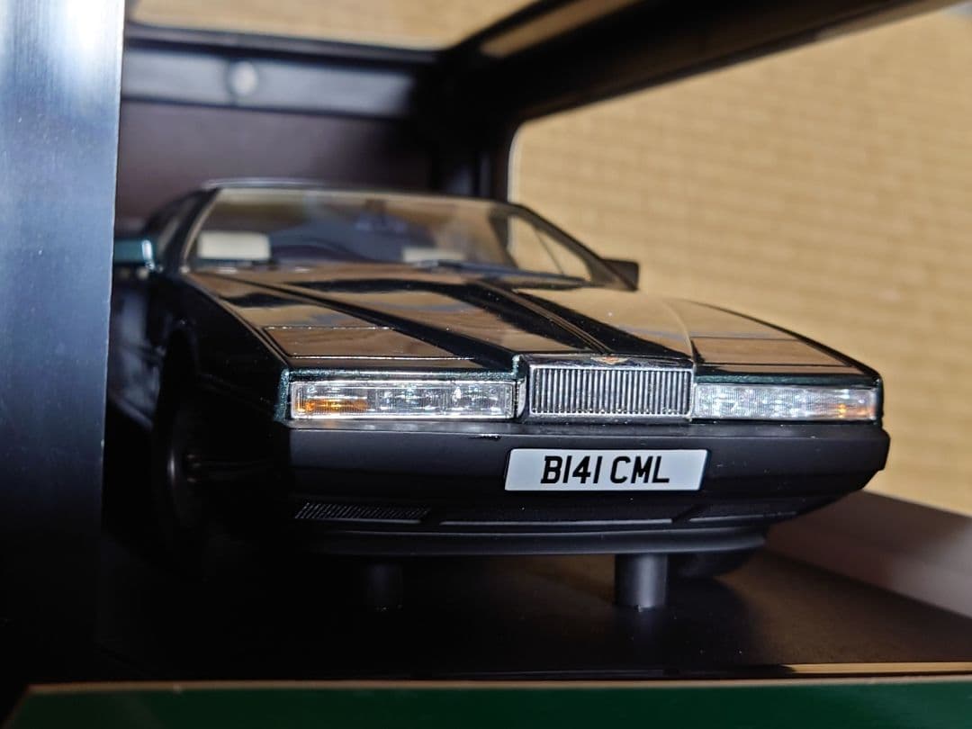 ①CULT 1/18 アストンマーティン・ラゴンダ 1985 グリーンメタリック