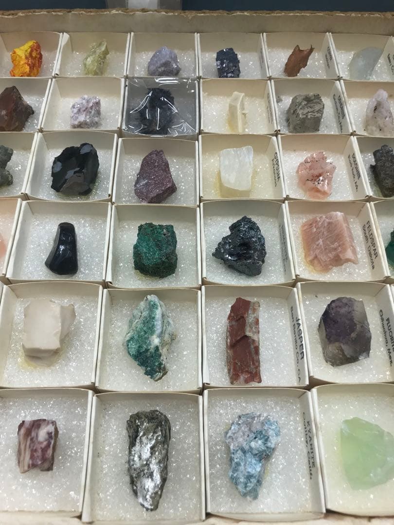 鉱物標本　60種