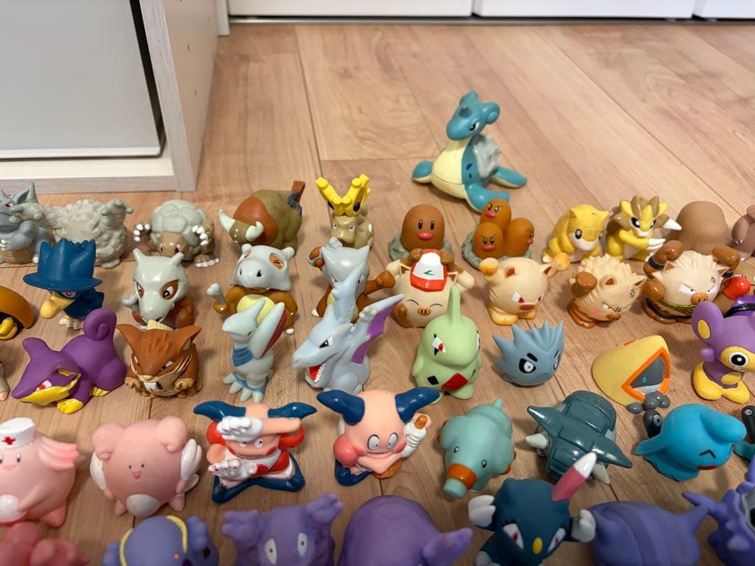 【希少】昔のポケモンキッズ 指人形 265個＋サトシなど14個　計279個