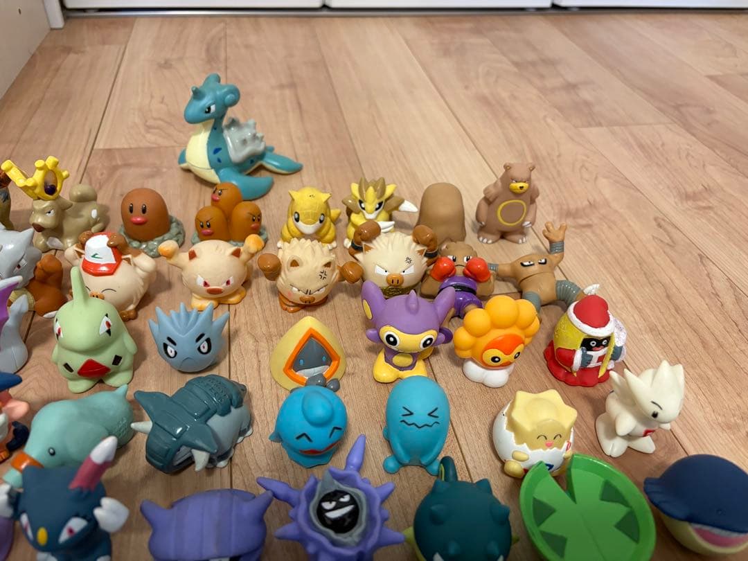 【希少】昔のポケモンキッズ 指人形 265個＋サトシなど14個　計279個