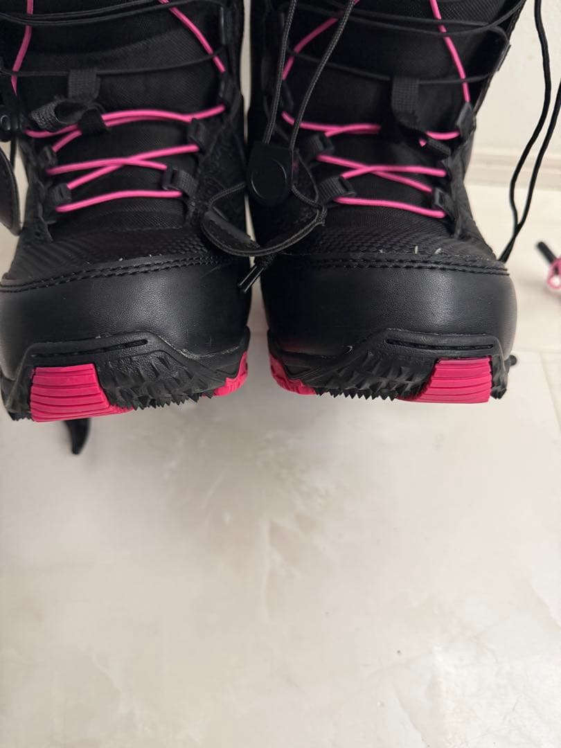 JOY RIDE 女性用スノーボードブーツ ブラック/ピンク