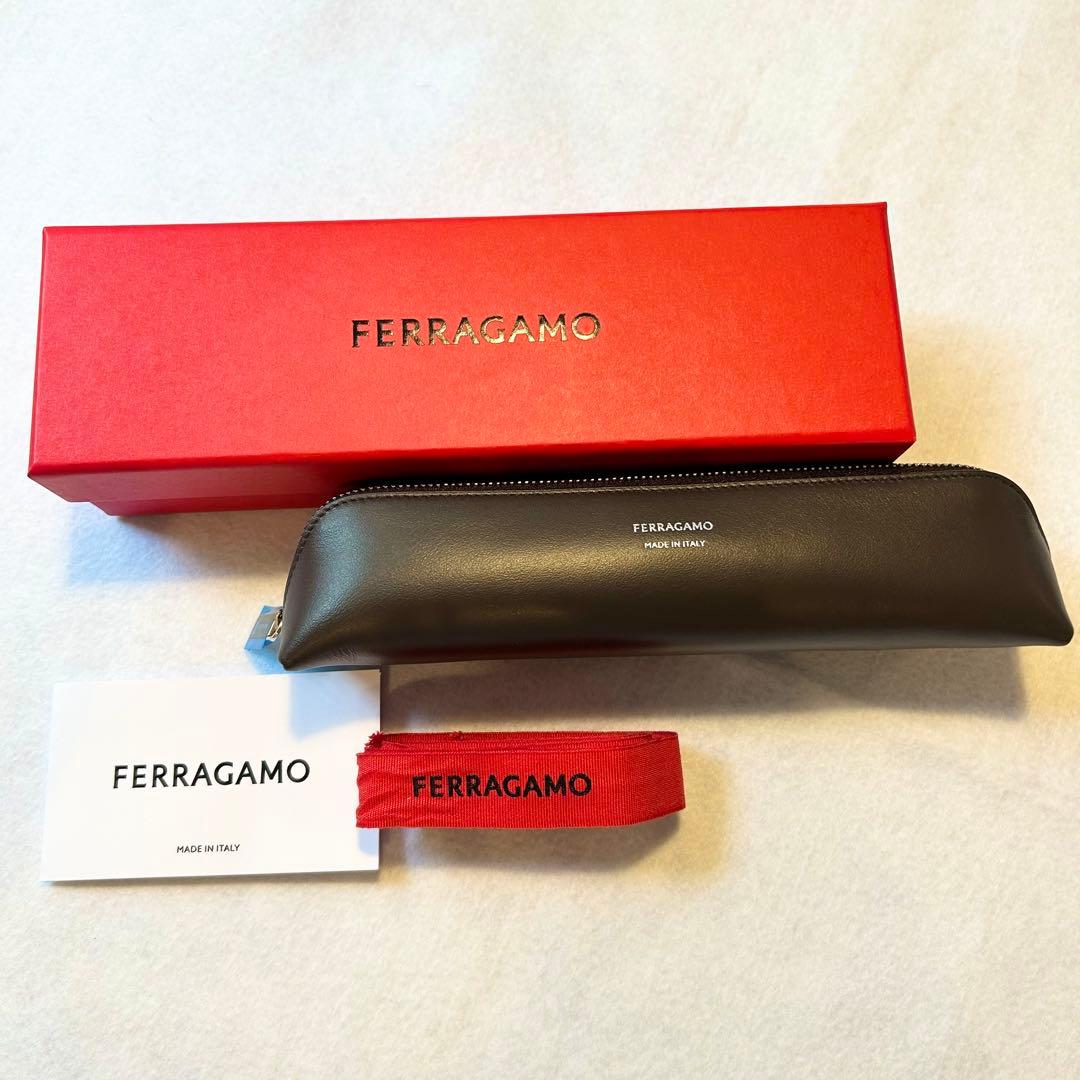 【新品未使用】フェラガモ　FERRAGAMO ブラウン ペンケース　筆箱　茶色