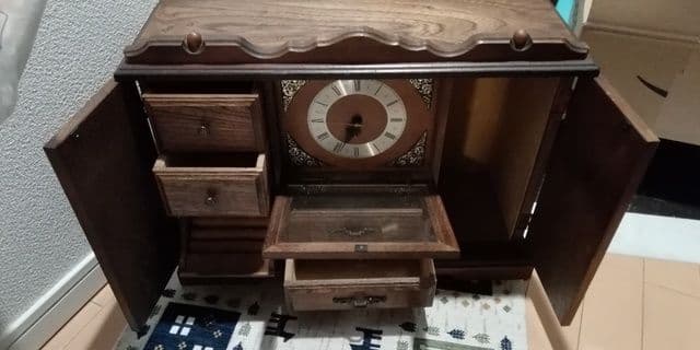 時計付きアンティーク小物入れ